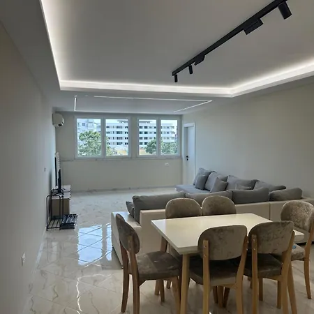 Velora Stays- Beachfront *