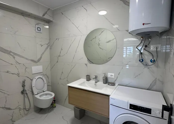 Velora Stays- Beachfront Golem (Tirana)